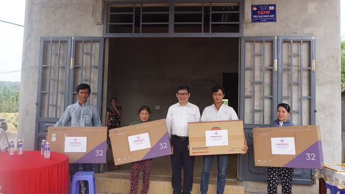 Công ty Nhiệt điện Phú Mỹ trao tặng quà cho các hộ gia đình nghèo tại huyện Châu Đức