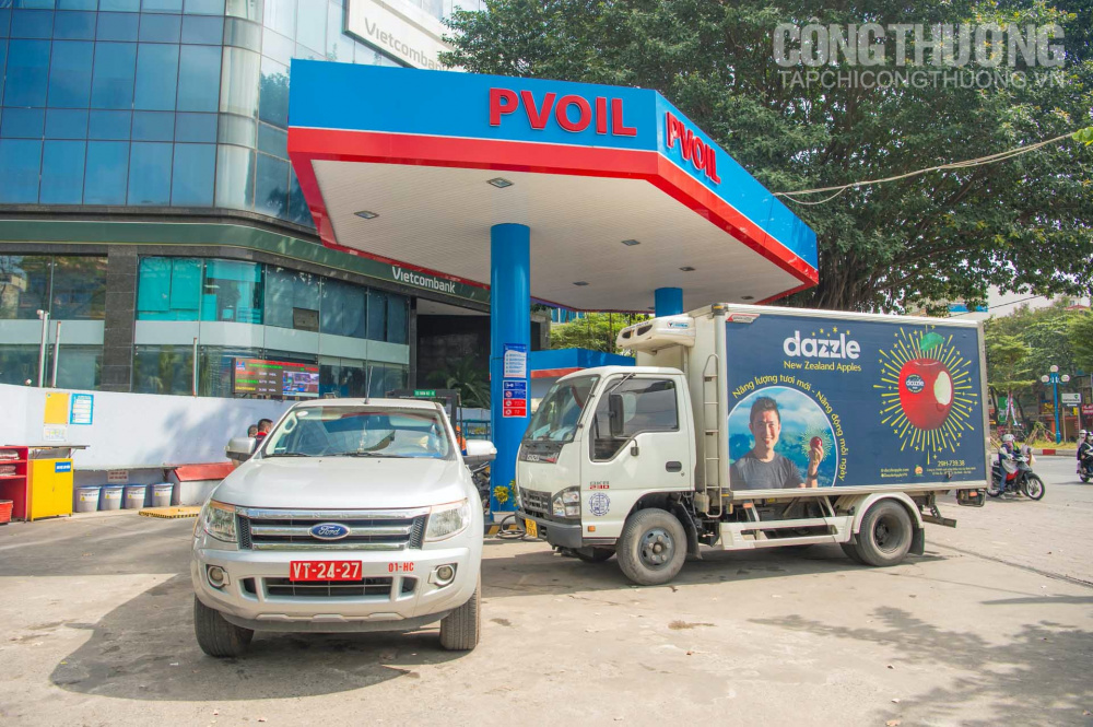 Lượng người đổ xăng ô tô tại đây khá ít