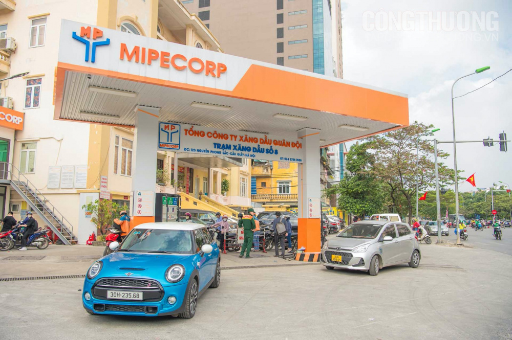 Cây xăng của MIPEC ở Nguyễn Phong Sắc 