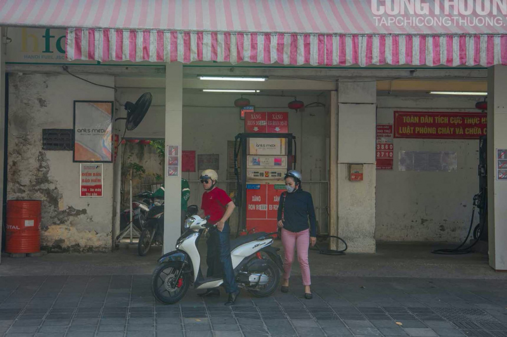 Cột xăng thứ 2 ở đây thi thoảng lắm mới phải hoạt động