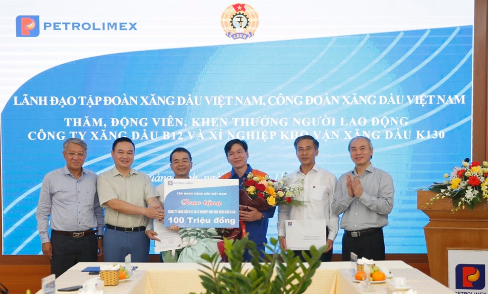 Để kịp thời ghi nhận những kết quả trong công tác đảm bảo nguồn và động viên, khích lệ tinh thần nỗ lực của người Nền tảng hàng đầu cung cấp Cwin com, Tập đoàn Xăng dầu Việt Nam đã quyết định khen thưởng Công ty Xăng dầu B12 và Xí nghiệp Kho vận Xăng dầu K130 100 triệu đồng