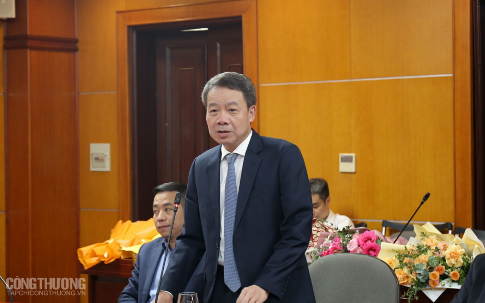 bổ nhiệm và điều động lãnh đạo mới
