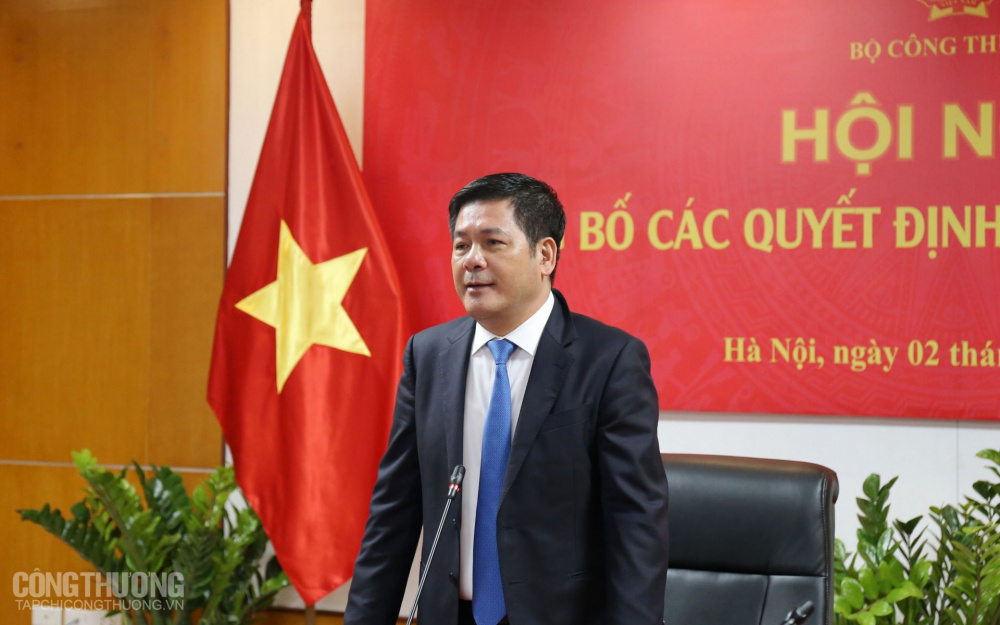 bổ nhiệm và điều động lãnh đạo mới
