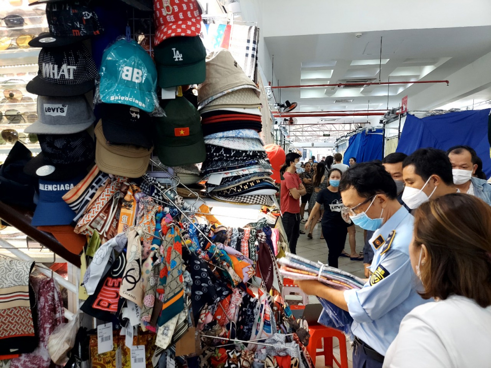hàng giả, hàng nhái Sài Gòn Square