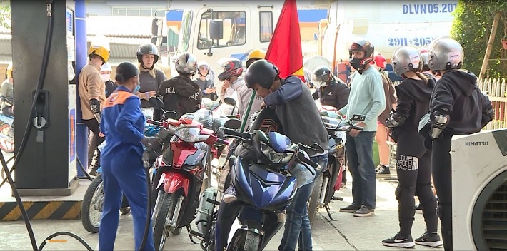 Petrolimex Hà Giang triển khai lắp đặt hạ tầng công nghệ thanh toán không dùng tiền mặt và nhiều loại hình thanh toán khách nhau tại tất cả 28 cửa hàng trực thuộc