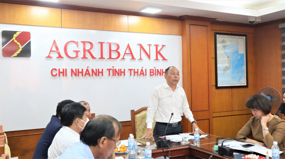 Ông Nguyễn Mạnh Tường – Giám đốc Agribank chi nhánh tỉnh Thái Bình – Ủy viên BCH Hiệp hội báo cáo trước Hội nghị