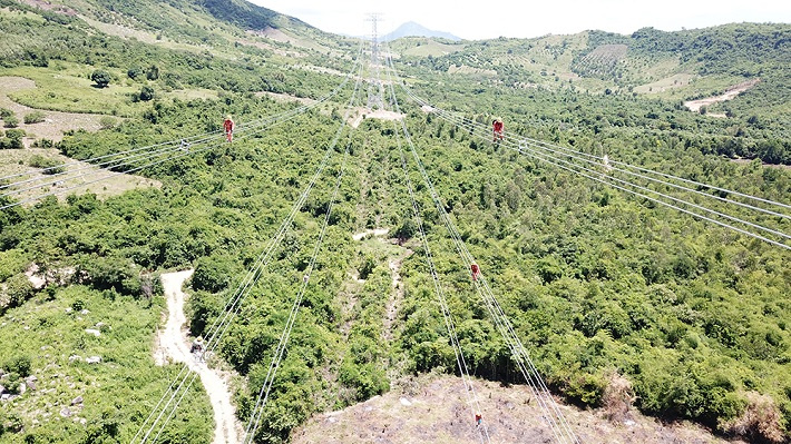 CBCNV Truyền tải điện Khánh Hòa nghiệm thu dây dẫn và cách điện đường dây 500kV Vân Phong - Vĩnh Tân