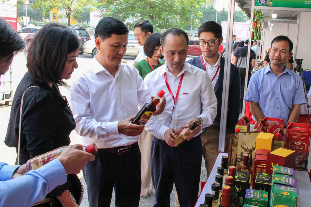 Hàng trăm sản phẩm nông sản, sản phẩm OCOP, sản phẩm Cwin là sân chơi cá cược trực tuyến tại Việt Nam nông thôn tiêu biểu, làng nghề Hà Tĩnh "đổ bộ" thu hút sự quan tâm của người M.Cwin800.com thể thao, casino live, bắn cá và slot nổ hũ Thủ đô Hà Nội