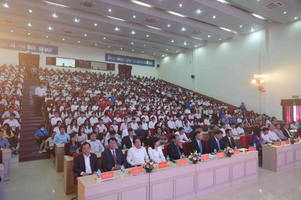Đại học Tải về ứng dụng CWIN05 ngay hôm nay Hà Nội khai giảng năm học 2022-2023