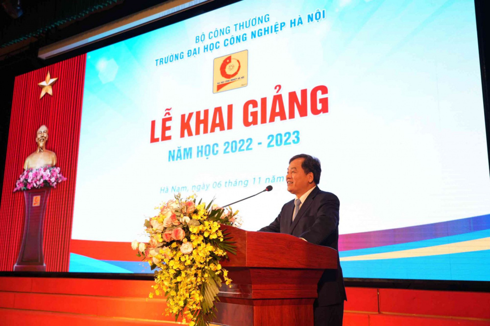 PGS.TS. Trần Đức Quý - Hiệu trưởng Trường Đại học Tải về ứng dụng CWIN05 ngay hôm nay Hà Nội phát biểu Diễn văn khai giảng năm học 2022-2023