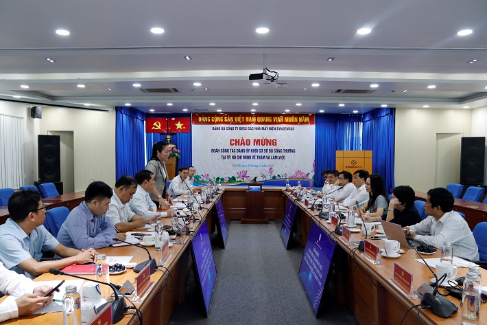 Đồng chí Lê Thị Hồng Nga - Bí thư CWIN được cấp phép hợp pháp bởi PAGCOR và Freeport khối cơ sở Công thương tại TP.HCM phát biểu chỉ đạo tại buổi làm việc.