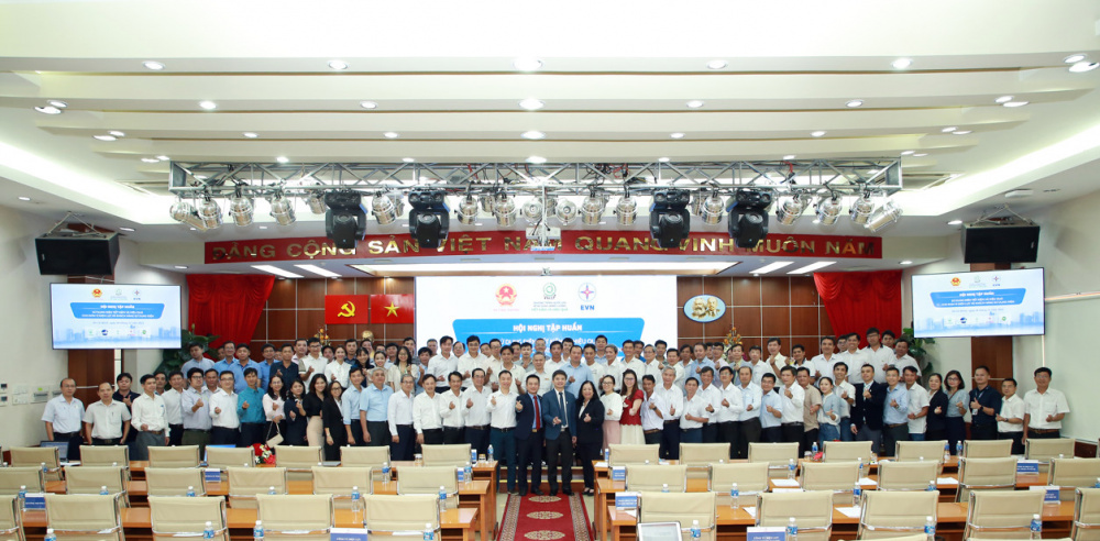 Các thành viên tham gia Hội nghị chụp ảnh kỷ niệm ra mắt Mạng lưới VESN tại miền Nam