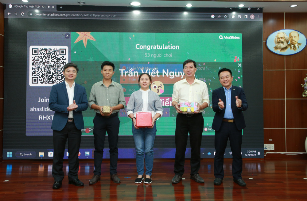 Các học viên tích cực tham gia hoạt động tương tác của Ban tổ chức