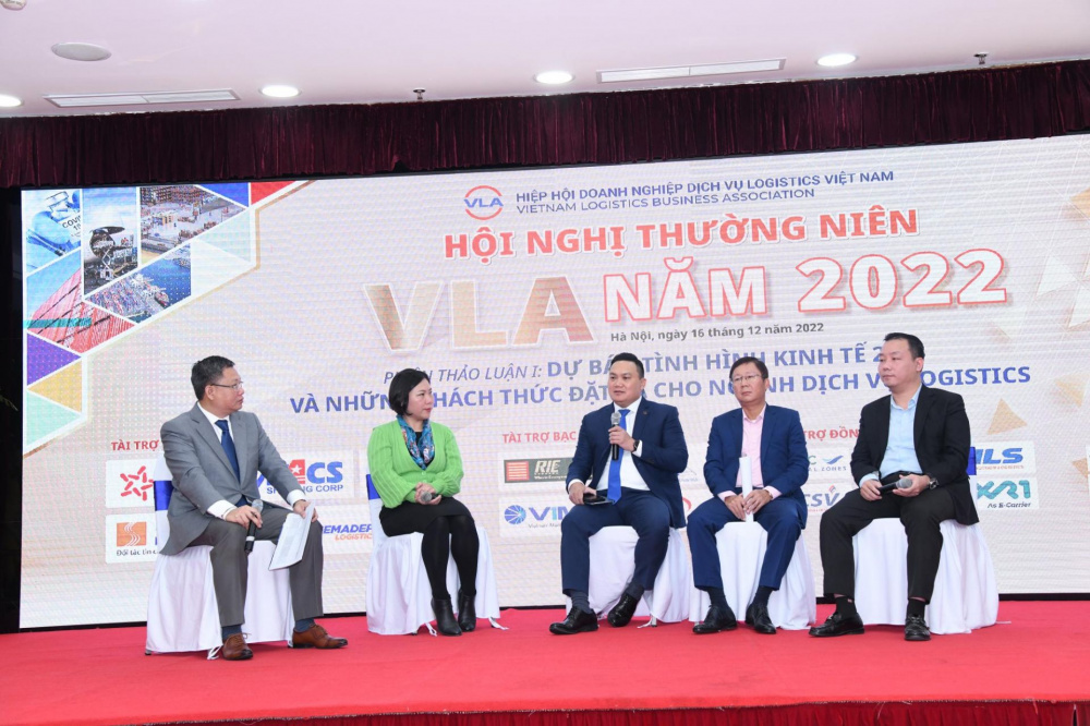 phát triển Cwincom hiện đang mở logistics