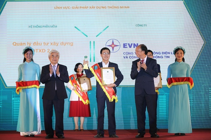 Ông Mai Thanh Hải- Trưởng dự án IMIS nhận giải