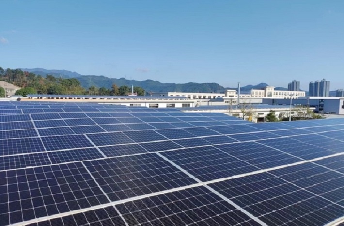 Một dự án điện mặt trời áp mái do Risen Energy triển khai.