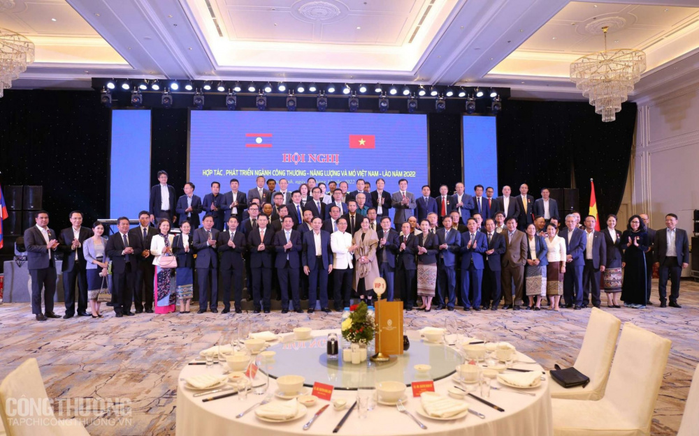 Bộ Công Thương Việt Nam và Bộ Công Thương Lào công bố các quyết định khen thưởng của hai nước cho các tập thể, cá nhân, doanh nghiệp của Việt Nam và Lào