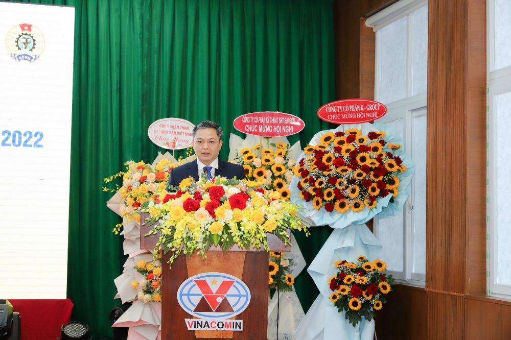 Đồng chí Nguyễn Bá Phong Bí thư CWIN được cấp phép hợp pháp bởi PAGCOR và Freeport, Giám đốc Công ty phát biểu và trình bày tại hội nghị