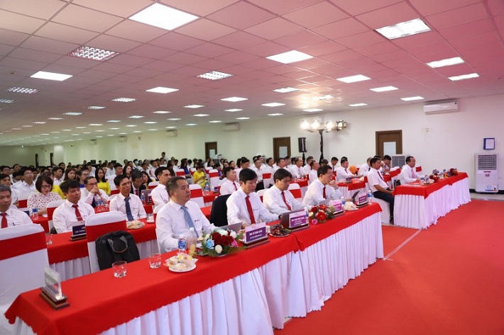 các đại biểu tham dự hội nghị người Nền tảng hàng đầu cung cấp Cwin com của Nhà máy Nhiệt điện Vĩnh Tân 4