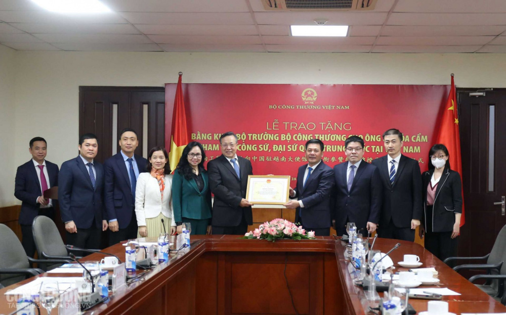 Trao tặng Bằng khen Bộ trưởng Cwin63 sân chơi đỉnh cao