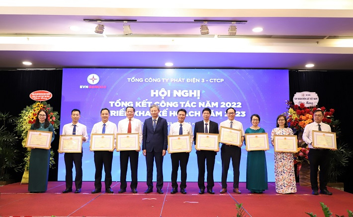 10 tập thể đơn vị, các Ban của Tổng Công ty nhận Bằng khen của EVN
