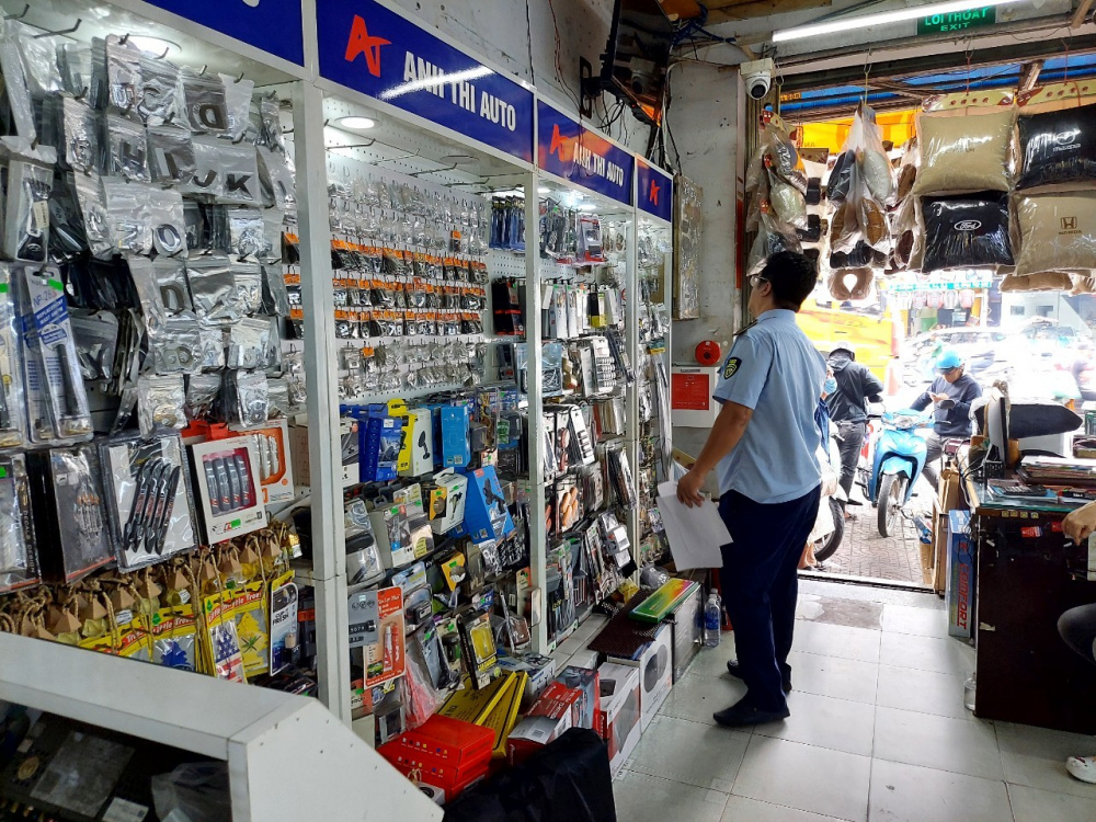 Tiếp tục kiểm tra, phát hiện nhiều linh, phụ kiện ô tô nổi tiếng tại TP. HCM