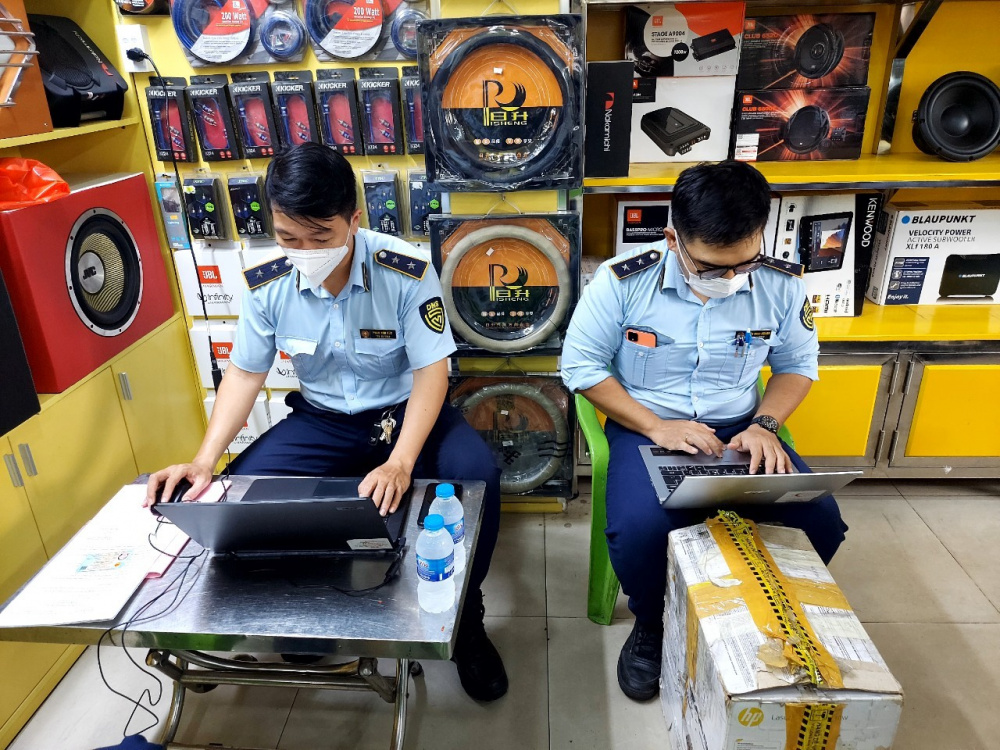 Tiếp tục kiểm tra, phát hiện nhiều linh, phụ kiện ô tô nổi tiếng tại TP. HCM