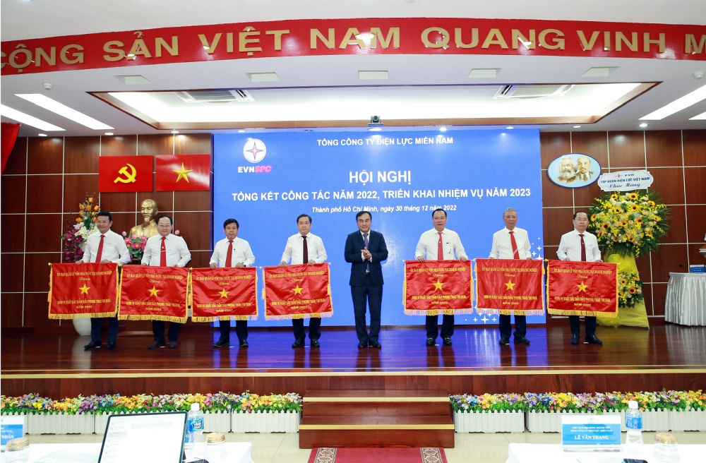 cờ thi đua Ban QL vốn