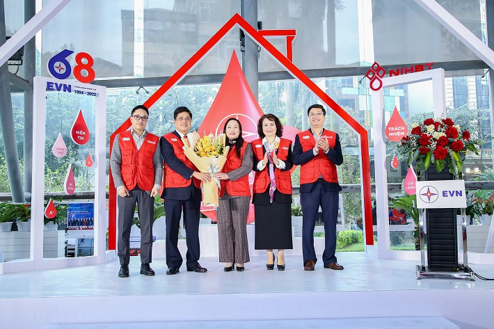Tuần lễ hồng EVN lần thứ VIII