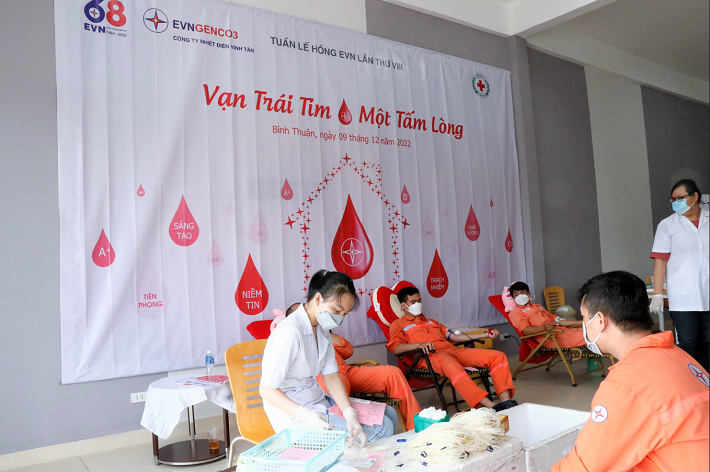 Chương trình Tuần Lễ hồng EVN lần thứ VIII tại Công ty Nhiệt điện Vĩnh Tân với thông điệp “Vạn trái tim - Một tấm lòng”