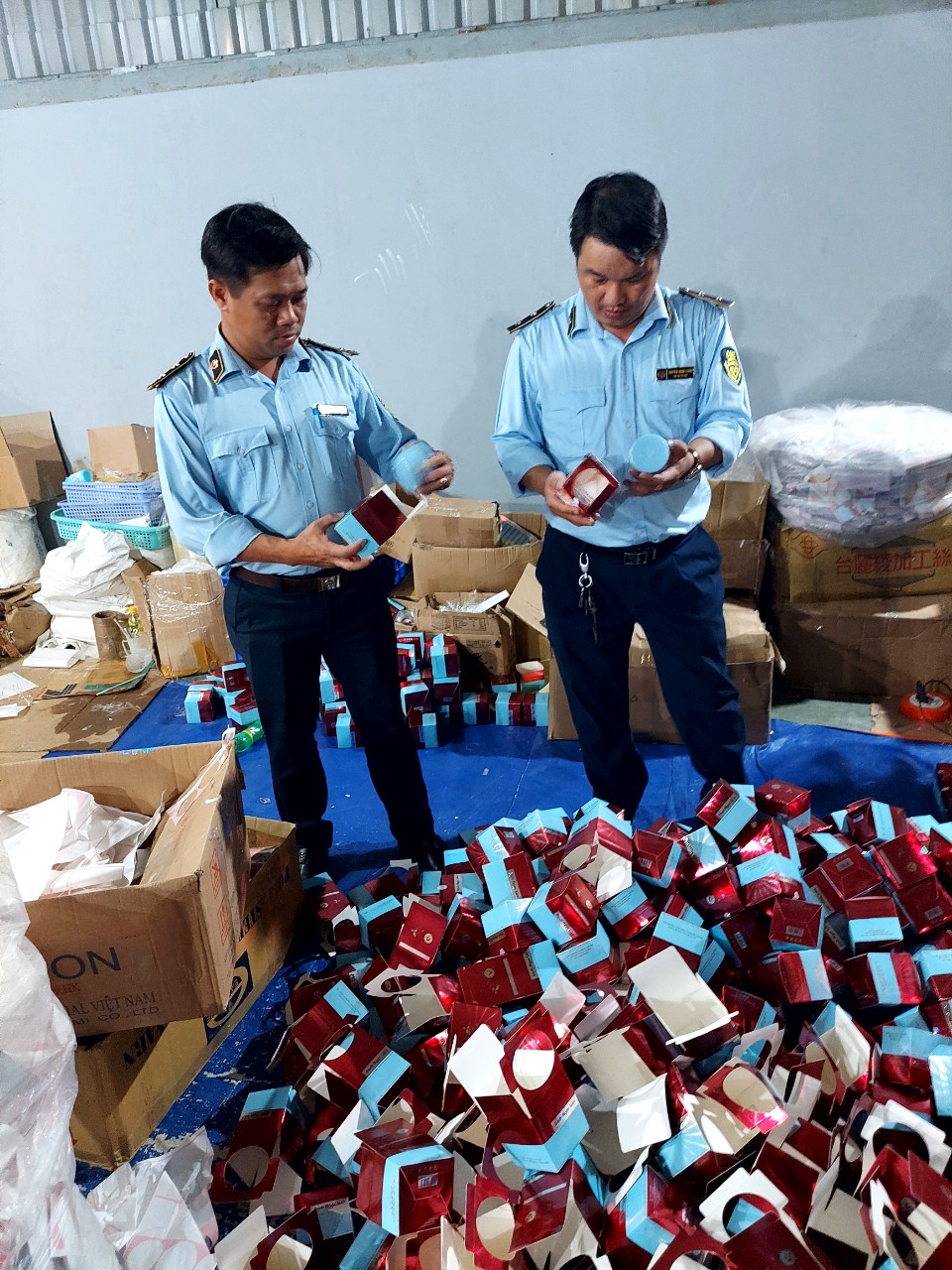 dầu gội và sữa tắm giả