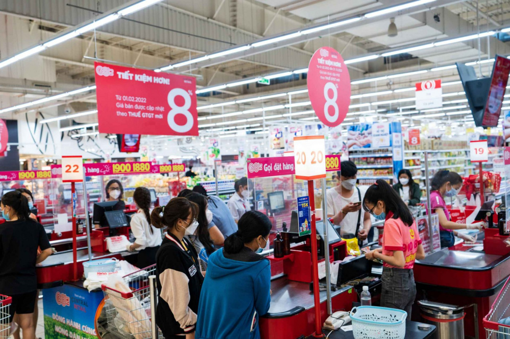 Siêu thị đã đông khách mua sắm trở lại ngay sau Tết
