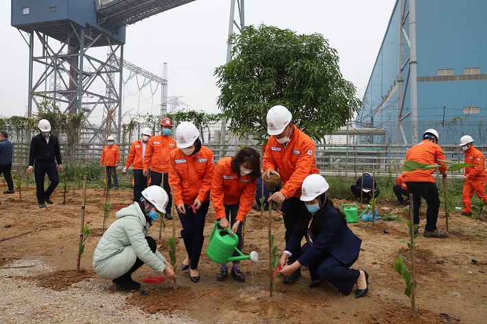 CBCNV Công ty Nhiệt điện Nghi Sơn tham gia trồng cây tại Lễ phát động Tết trồng cây xuân Nhâm Dần 2022