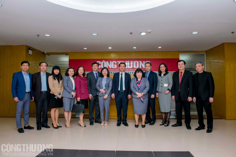 Bộ trưởng Nguyễn Hồng Diên