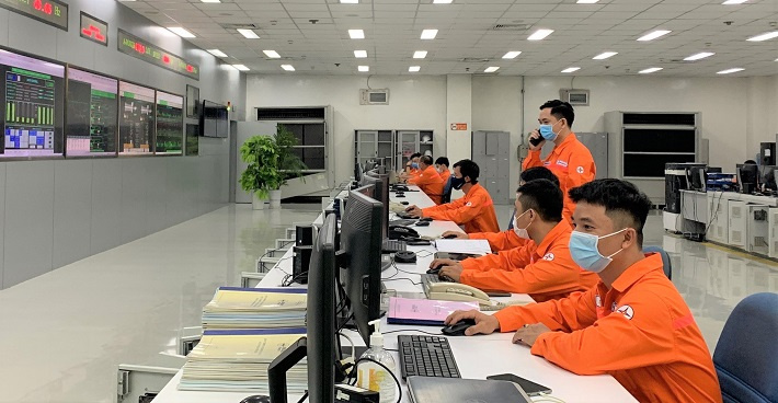 Vận hành viên Công ty Nhiệt điện Vĩnh Tân tham gia trực Tết 
