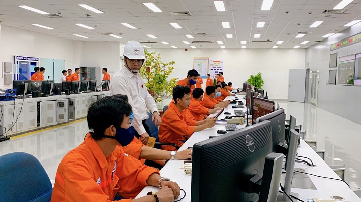 Ông Văng Thanh Hùng – Phó Giám đốc, Chủ tịch Công đoàn Công ty đến thăm, chúc tết CBCNV tham gia trực Tết