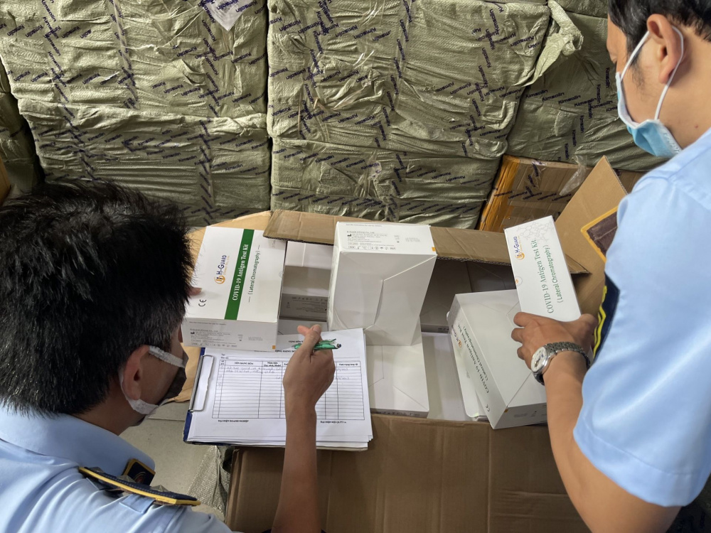 QLTT TP. Hồ Chí Minh triệt phá đường dây mua, bán kit test lớn nhất từ trước đến nay