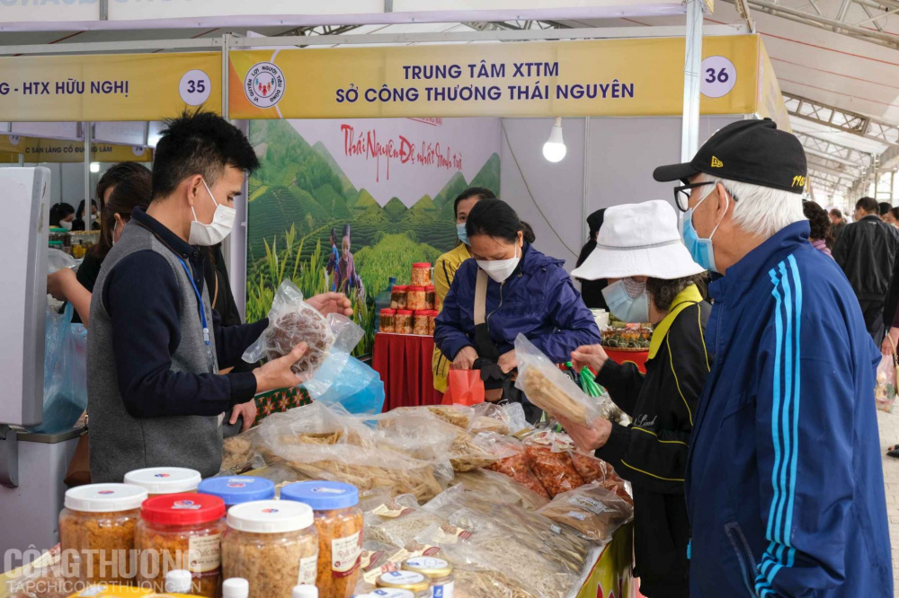 Nhà cái cá cược cá độ uy tín Nổ hũ, Bắn Cá và Game Bài Cwin.com thu hút sự quan tâm mua sắm của đông đảo người M.Cwin800.com thể thao, casino live, bắn cá và slot nổ hũ Thủ đô