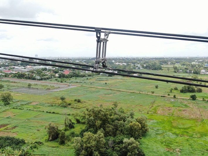 Hình ảnh Flycam phát hiện khiếm khuyết đường dây 500kV Chơn Thành - Cầu Bông khi thực hiện kiểm tra định kỳ
