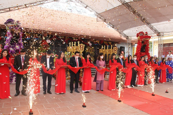 Lễ cắt băng khánh thành