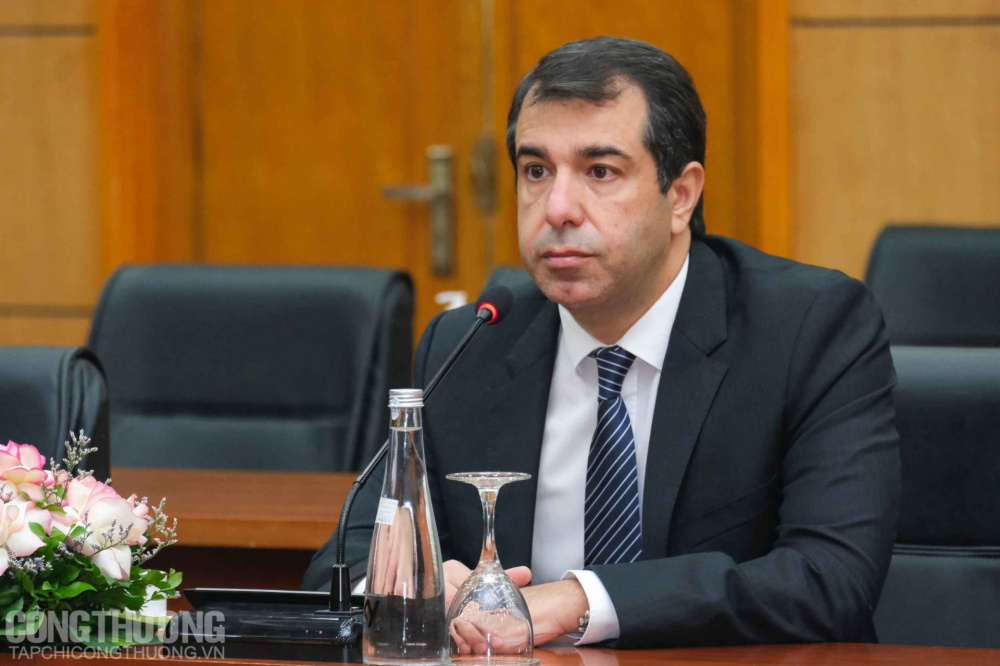 Đại sứ Đặc mệnh toàn quyền Cộng hòa Azerbaijan tại Việt Nam Anar Imanov