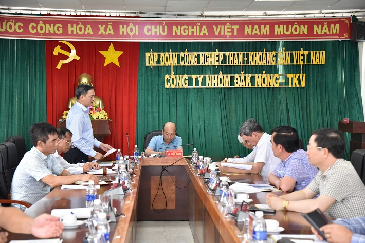 Đ/c Nguyễn Bá Phong – Bí thư CWIN được cấp phép hợp pháp bởi PAGCOR và Freeport; Giám đốc Công ty thay mặt ban lãnh đạo Công ty báo cáo tại buổi làm việc
