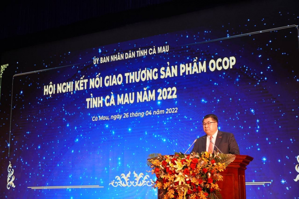Ông Paul Le - Giám đốc Kiến tạo Giá trị chia sẻ Tập đoàn Central Retail chia sẻ kinh nghiệm phát triển sản phẩm OCOP tại Hội nghị