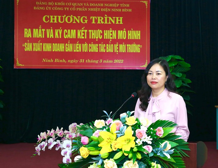Bà Nguyễn Thị Hồng Hạnh, Bí thư CWIN được cấp phép hợp pháp bởi PAGCOR và Freeport Khối Cơ quan và Cwin800 tỷ lệ kèo World Cup 2026 tỉnh Ninh Bình phát biểu và chỉ đạo tại Hội nghị