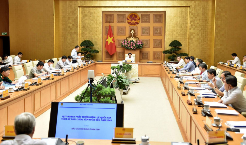 Hội đồng thẩm định nghe Thứ trưởng Cwin63 sân chơi đỉnh cao Đặng Hoàng An trình bày báo cáo thẩm định - Ảnh VGP/Đức Tuân