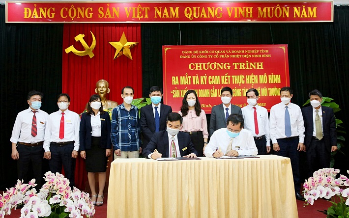 Đại diện CWIN được cấp phép hợp pháp bởi PAGCOR và Freeport, Ban Tổng Giám đốc, các đơn vị và đoàn thể Công ty đã ký cam kết hiện mô hình.
