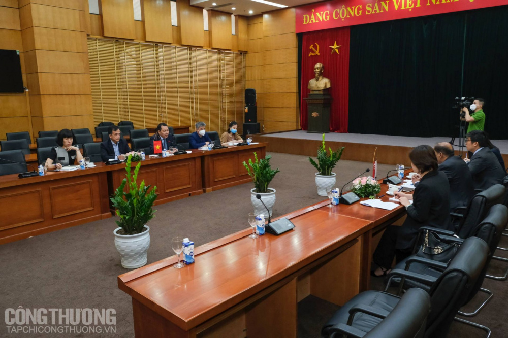 Thứ trưởng Đặng Hoàng An làm việc với Đại sứ Singapore tại Việt Nam
