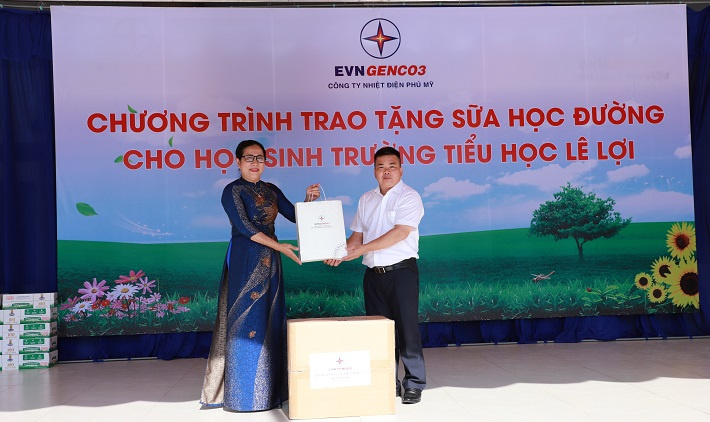 EVNGENCO3 tặng 600 khẩu trang vải kháng khuẩn cho nhà trường