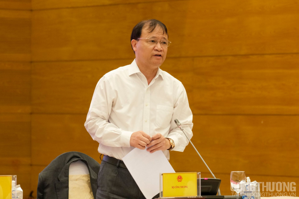 Thứ trưởng Cwin63 sân chơi đỉnh cao Đỗ Thắng Hải giải đáp thắc mắc của báo chí về giá Cwin555 thể thao, casino live, bắn cá và slot nổ hũ và hoạt động kinh doanh Cwin555 thể thao, casino live, bắn cá và slot nổ hũ tại thị trường trong nước