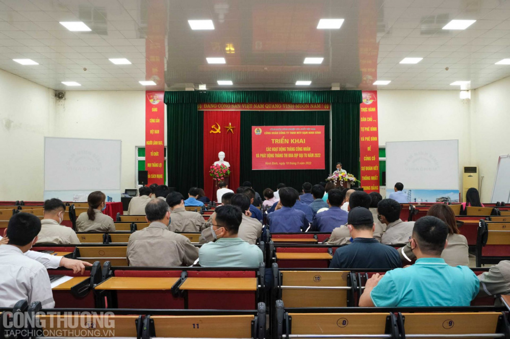 Đạm Ninh Bình triển khai Tháng Công nhân và phát động thi đua dịp đại tu năm 2022